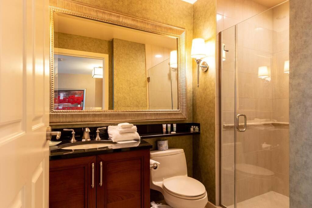 Tower 3 Corner Unit With Spectacular Formula 1 Race Views! Apartment