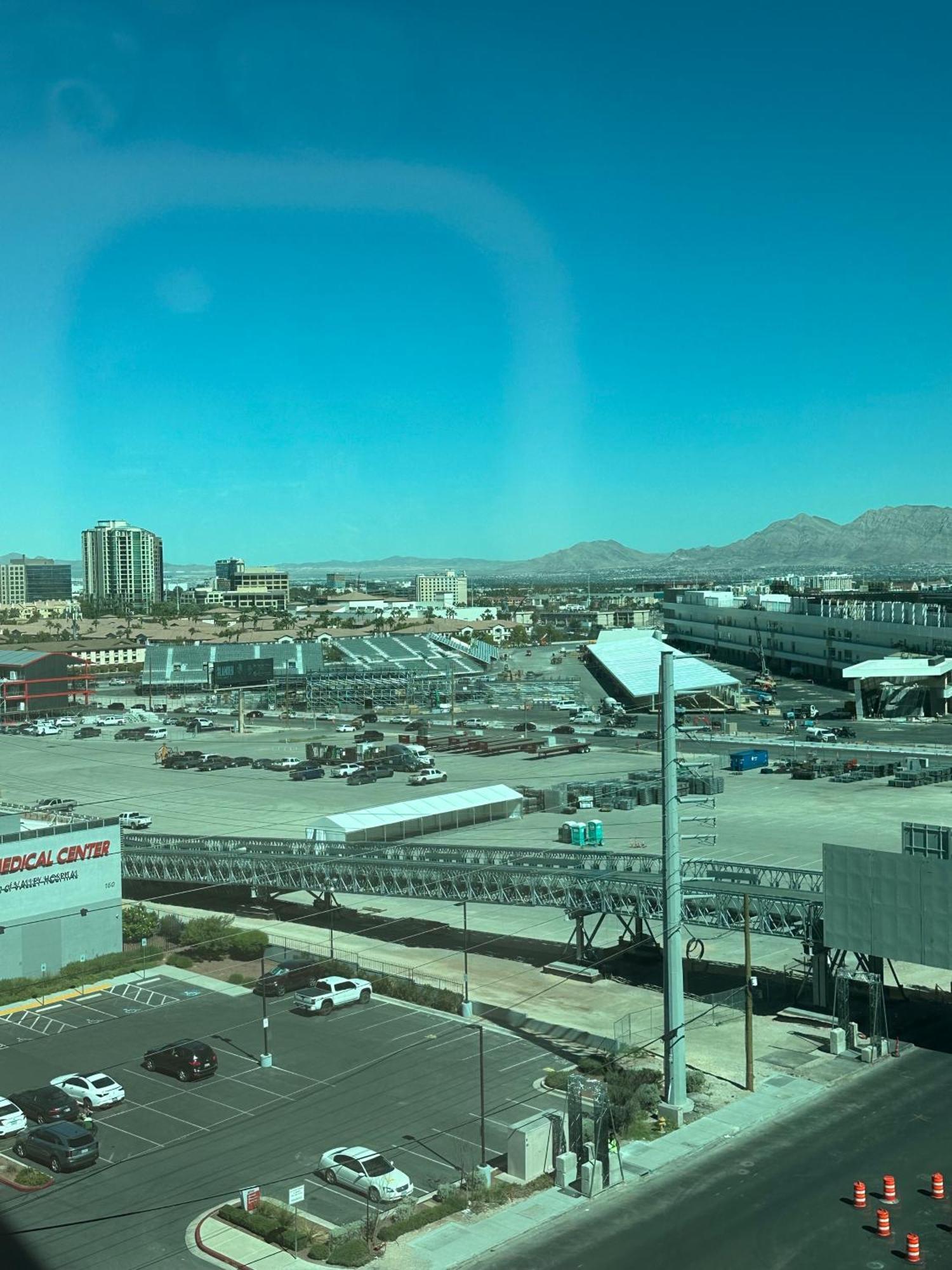 Apartment Tower 3 Corner Unit With Spectacular Formula 1 Race Views!